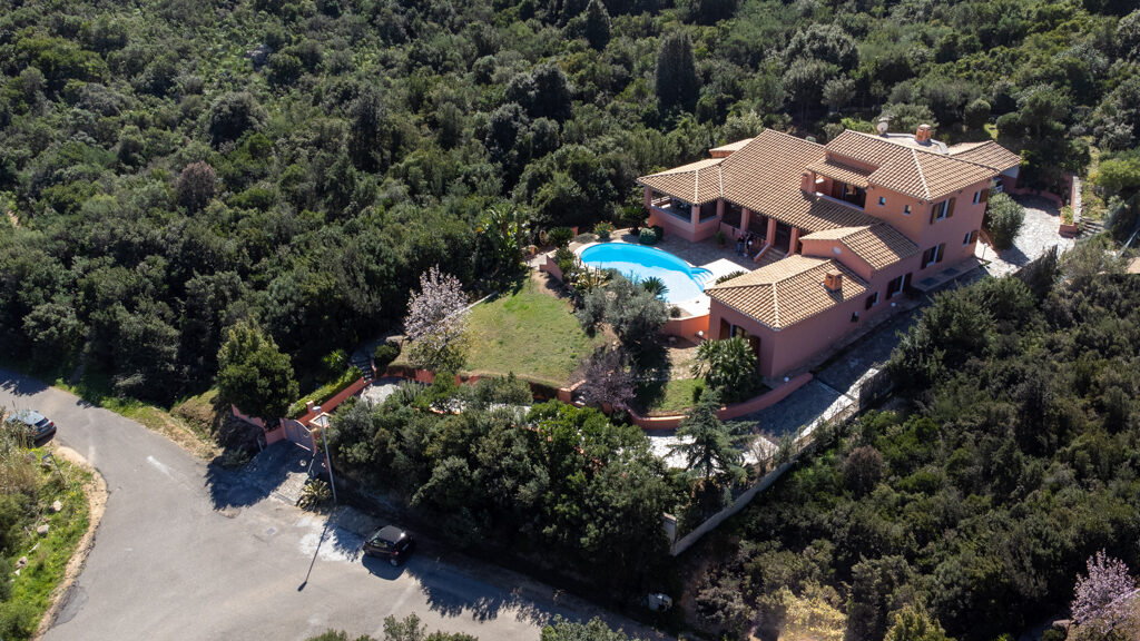 Poggio Dei Pini – Villa panoramica con piscina